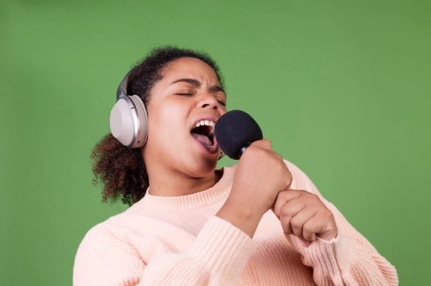 5 Aplikasi Karaoke Paling Populer Untuk iPhone dan Android